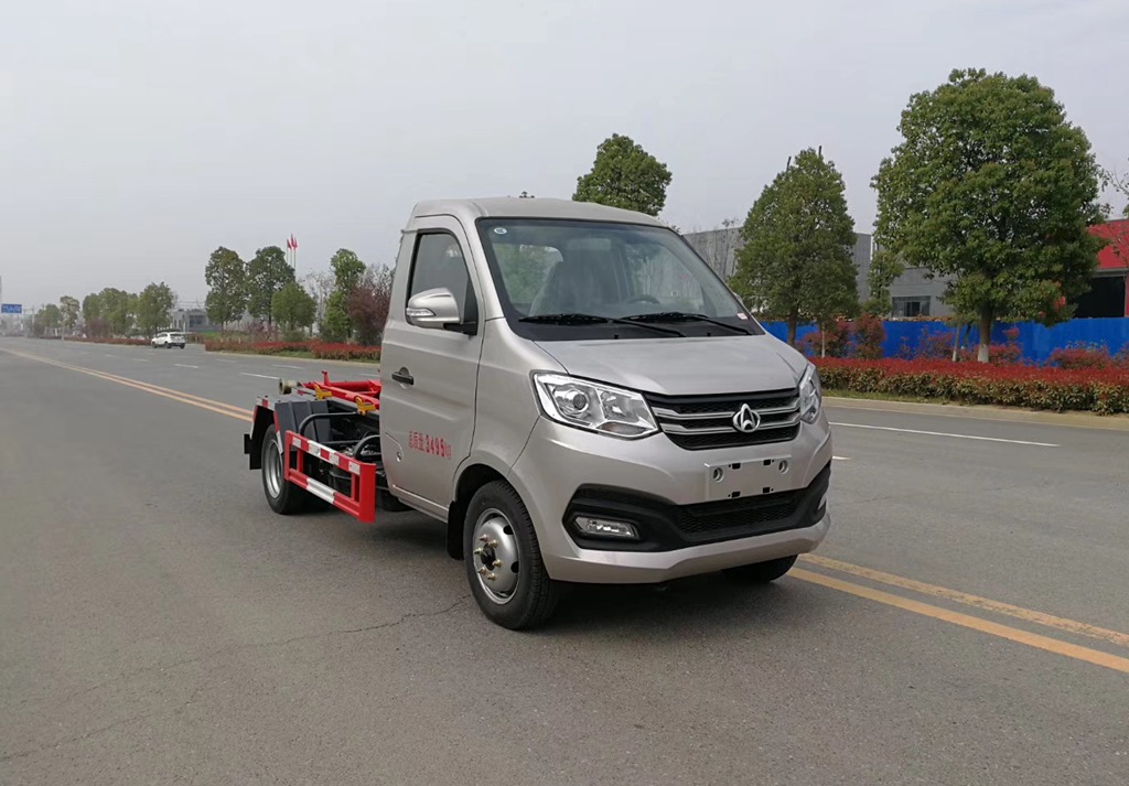 長(zhǎng)安藍(lán)牌鉤臂式垃圾車