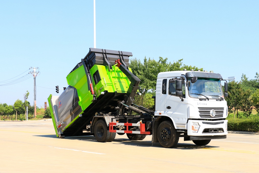 東風專底勾臂式垃圾車