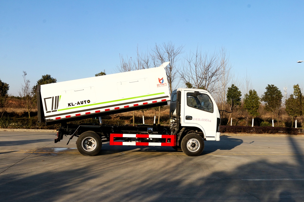 東風(fēng)小福瑞卡廂式垃圾車(chē)